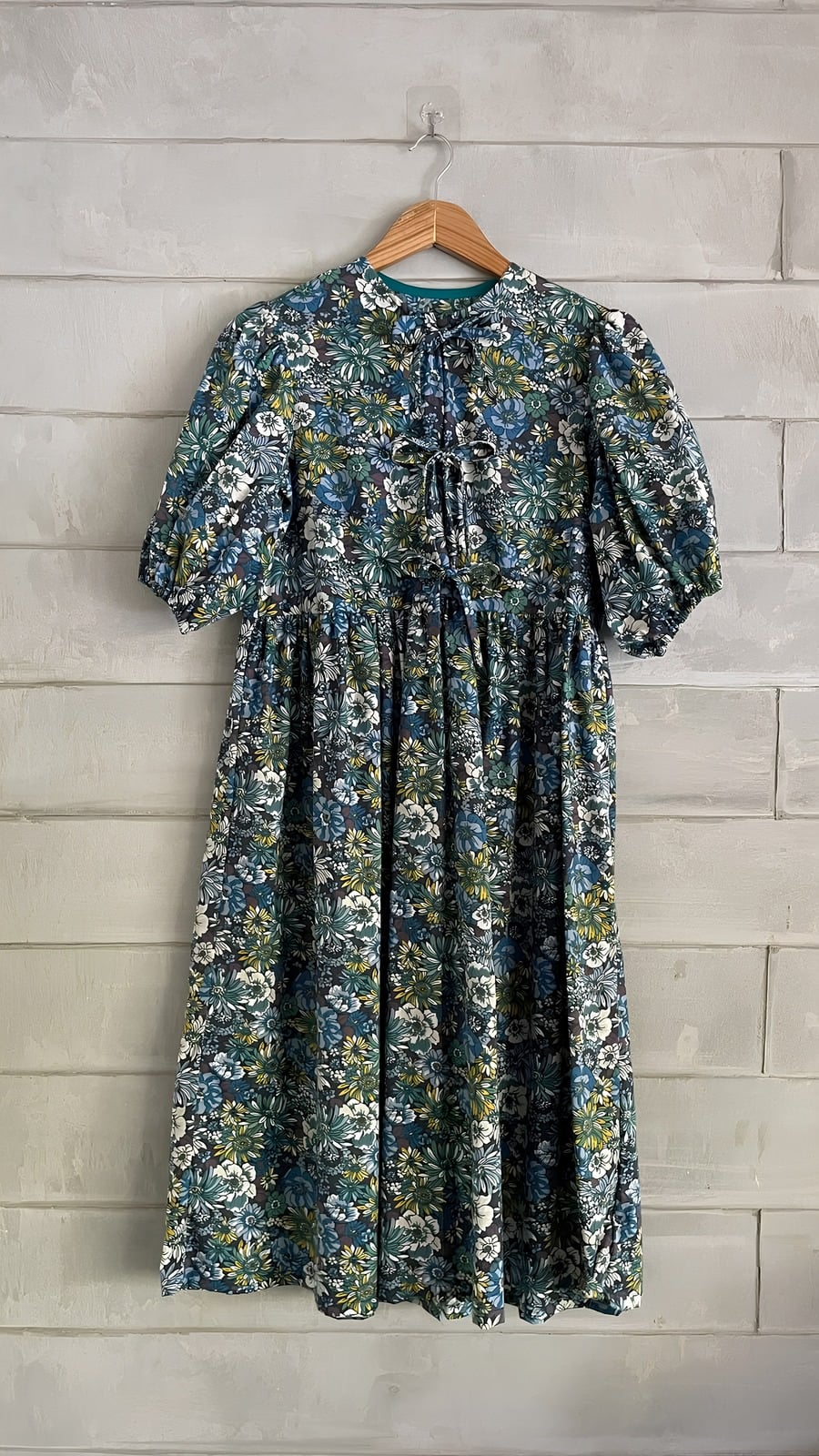 Vestido Madreselva, estampado floral azul